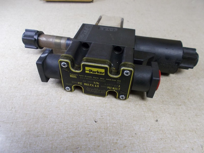 Parker D1VW004CNJGG5 Directional Control Valve "MISSING SIDE PIECE"