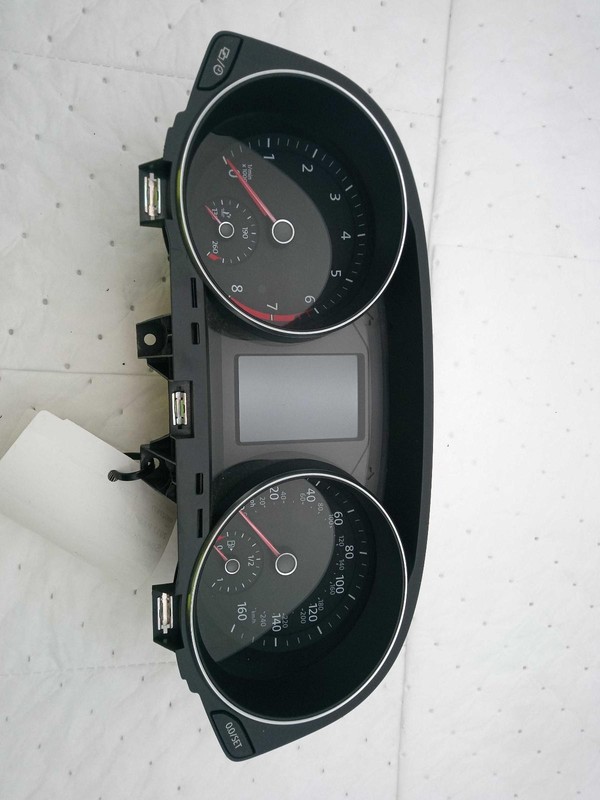 Volkswagen Passat 2017 Speedometer 561920971B 1637