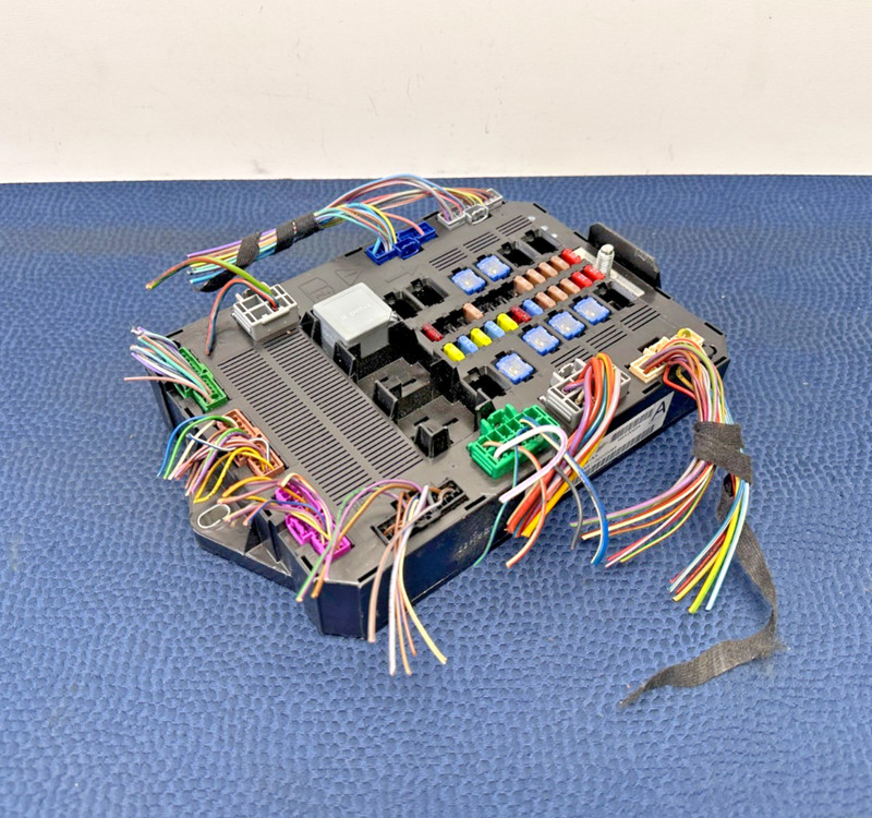 09-11 Jaguar XF XFR Front Fuse Relay Junction Box BCM Body Control Module OEM