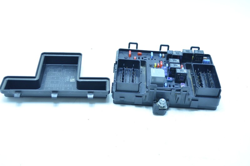 17-20 FORD FUSION 2.0L HYBRID ENGINE FUSE RELAY BOX OEM