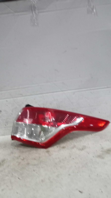 2016 Ford Escape Right Tail Light Assembly White OEM 574953 Used 58K Miles