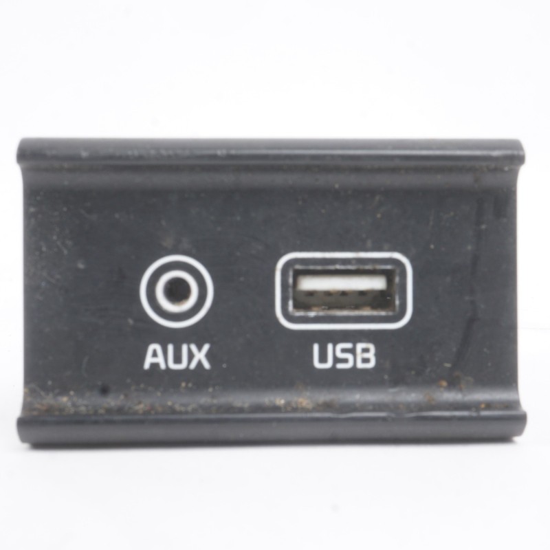 2019 2020 Kia Sorento AUX USB Port Jack 96120-C5KB0 OEM