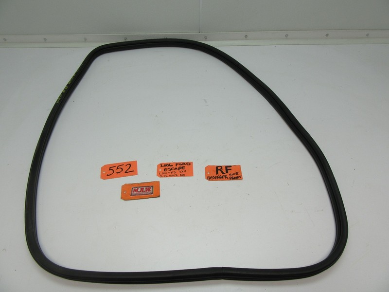 05 06 07 ESCAPE RIGHT FRONT DOOR WEATHER SEAL GLASS WINDOW BODY RUBBER RF RH R