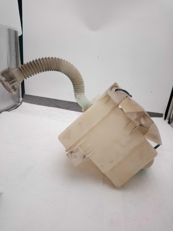 2010 Lincoln MKZ Washer Fluid Reservoir OEM 6E5317618AH 210K Miles No Cap