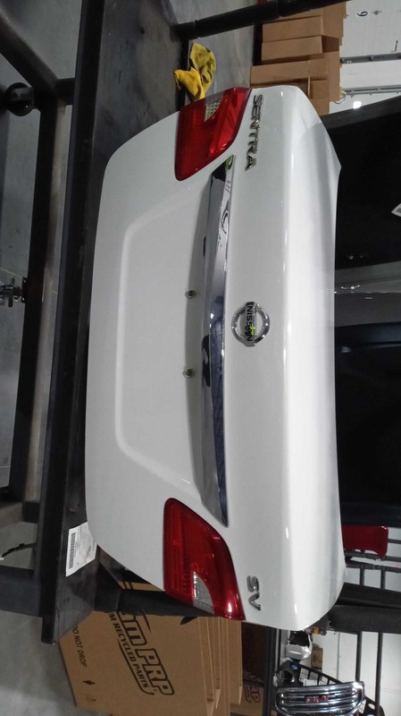 2016 Nissan Sentra Deck Lid Trunk Lid White OEM 265503YU5A 87000 Miles