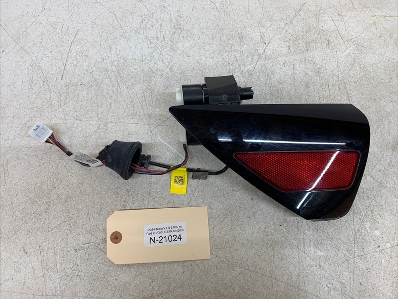 24-25 Tesla Y Rear Left Charge Port Reflector Light OEM 1566302-10-G 21024 B160