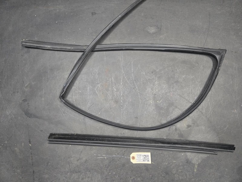 2PC Front Left Door Window Glass + Belt Weatherstrips Set 2021 Toyota RAV4 19-25