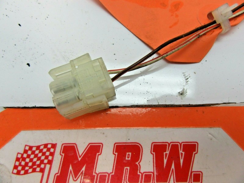 WIRE PLUG CONNECTOR OFF SMALL BLOWER MOTOR RIGHT COOLING FAN for 328i 330i 335i