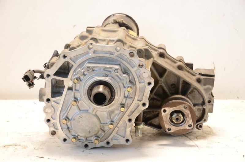 95-97 Nissan Pickup D21 6 Cylinder Transfer Case Assembly