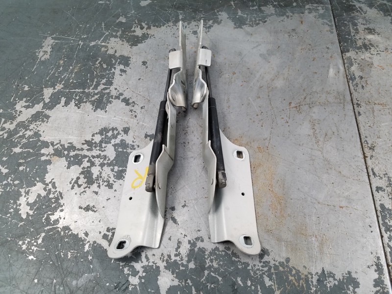 2008 Grand Marquis / Crown Vic Victoria Hood Hinges / Struts #7790 i2