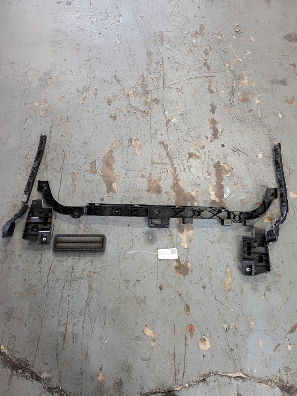 Used Oem Maserati Rear Bumper Brackets & Pressure Vents 2014-2021 Quattroporte