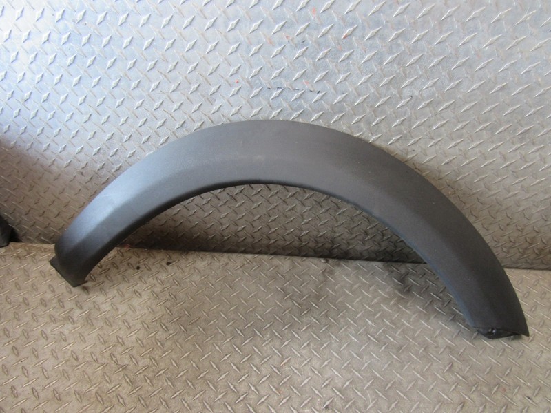 2002 LAND ROVER FREELANDER RIGHT PASSENGER FRONT FENDER FLARE TRIM MOLDING 2.5L