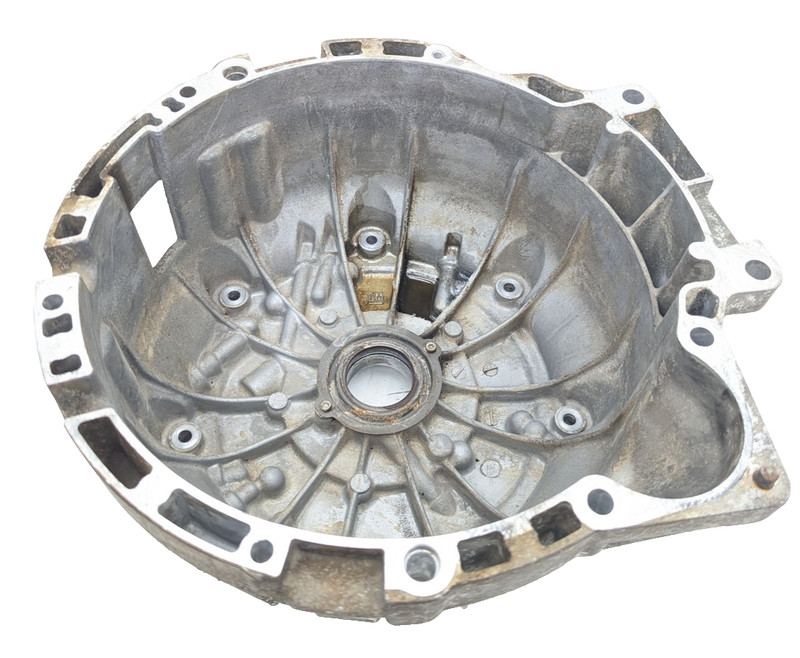 2004 BMW 325ci AT Transmission Bell Housing GM 96025458