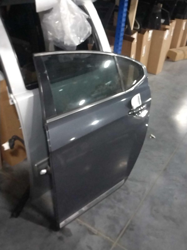 2015 Kia Cadenza Left Rear Door Grey OEM 175954 102K Miles