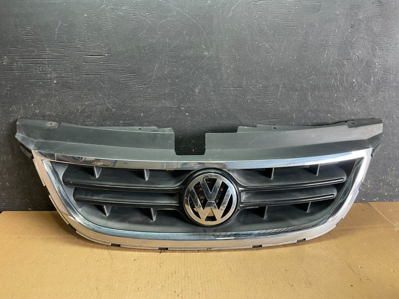 2009 to 2014 Volkswagen Routan Front Upper Grill Grille OEM z8242 DG