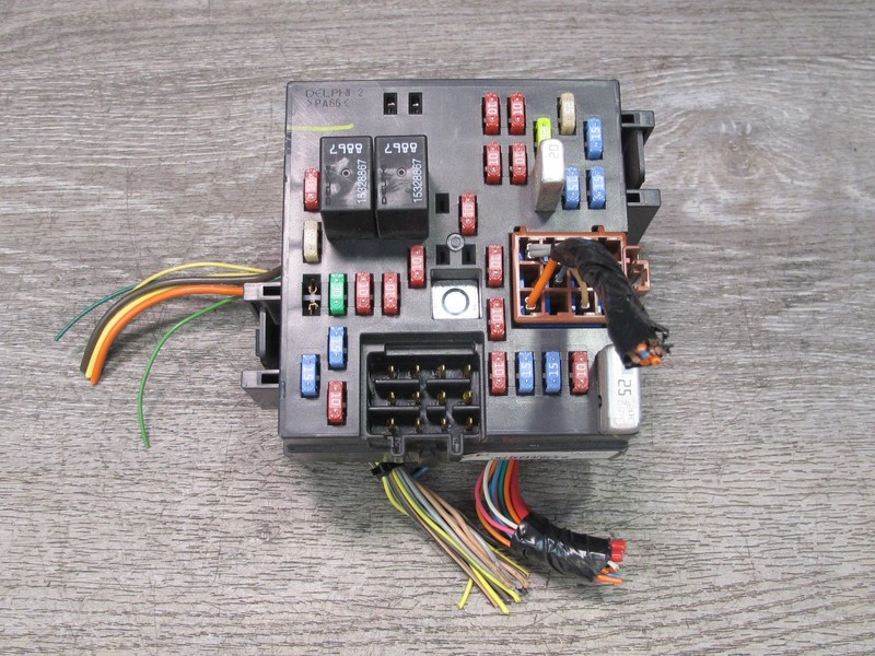 2005-2007 HUMMER H2 DASH CABIN INTERIOR JUNCTION FUSE RELAY BOX 15266952