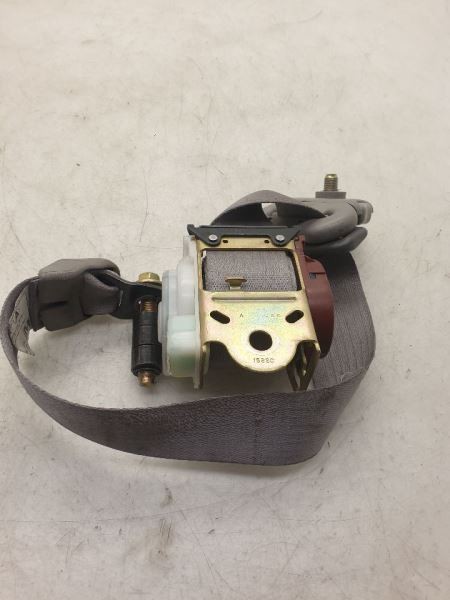 2002 TOYOTA SEQUOIA LIMITED REAR CENTER MOUNTED SEAT BELT ASSEMBLY