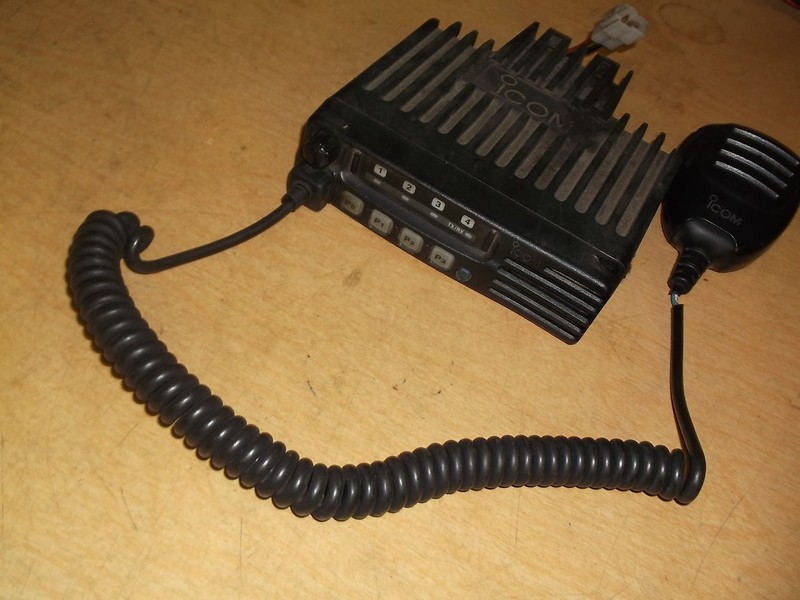 Icom IC-F221S 2-Way Radio No Bracket w/ Headphone AFJ 1C-F221S 202E-1CF221S