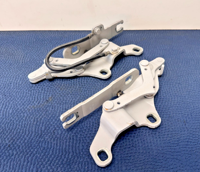 05-14 OEM BMW E90 E92 E93 335 M3 Front Hood Left Right Hinge Support Bracket SET