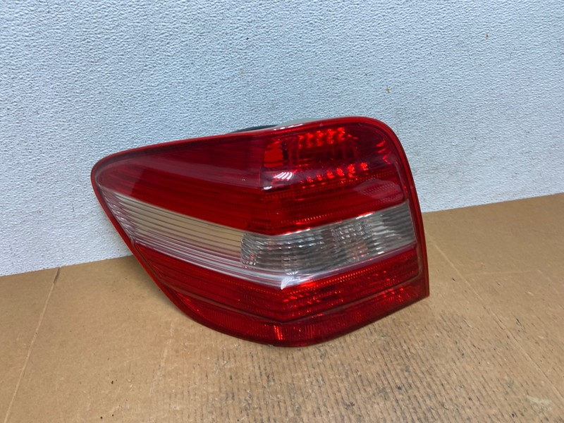 2006 - 2008 Mercedes ML 350 Ml-Class Left Driver Lh Tail Light OEM AE1315 LK