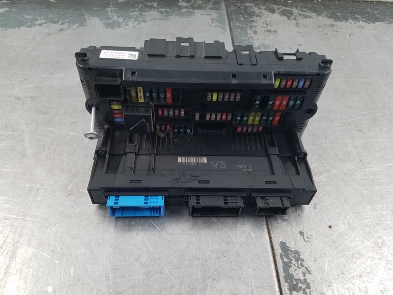 2013 BMW M5 F10 Power Distribution Fuse Relay Panel #3439 A9