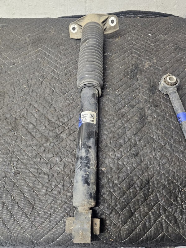 2017 Kia Sorento LX Rear Left Driver Side Shock OEM