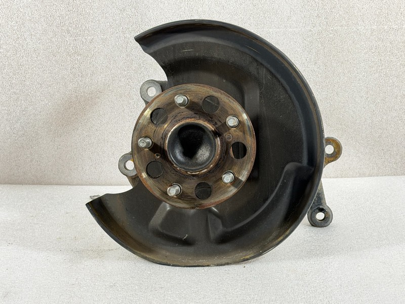 2018 - 2022 TOYOTA C-HR REAR RIGHT PASSENGER SIDE SPINDLE KNUCKLE HUB OEM #015
