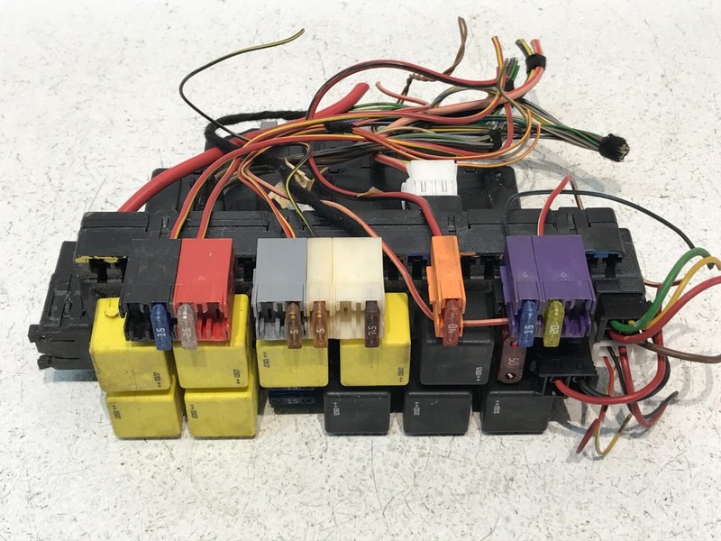 01-06 Mercedes W220 S500 Front Left SAM Relay Fuse Box OEM A0325458232