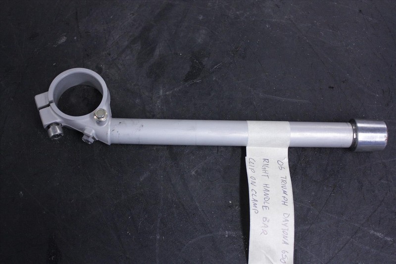 05 TRIUMPH DAYTONA 650 RIGHT HANDLE BAR CLIP ON CLAMP 65