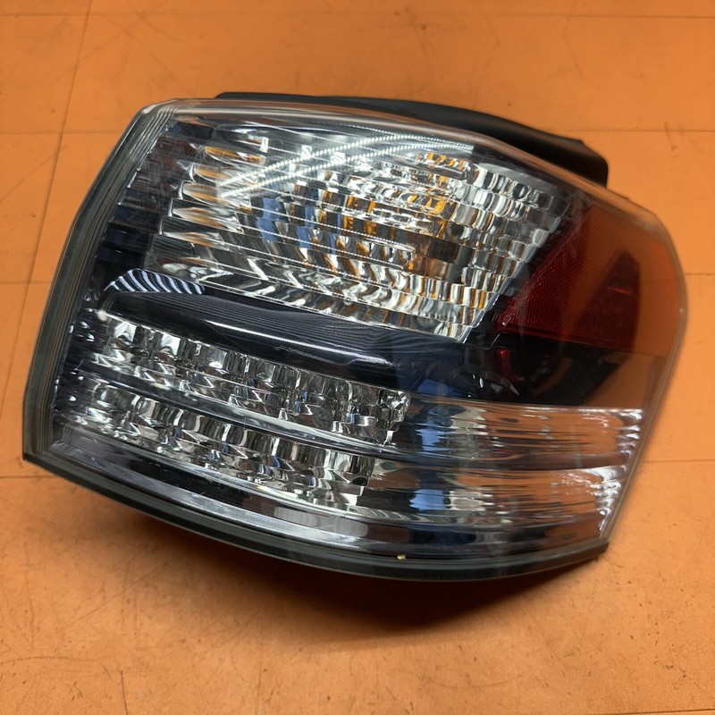 2010 2011 2012 LEXUS HS 250H PASSENGER RIGHT RH TAILLIGHT TAIL LLIGHT OEM RR