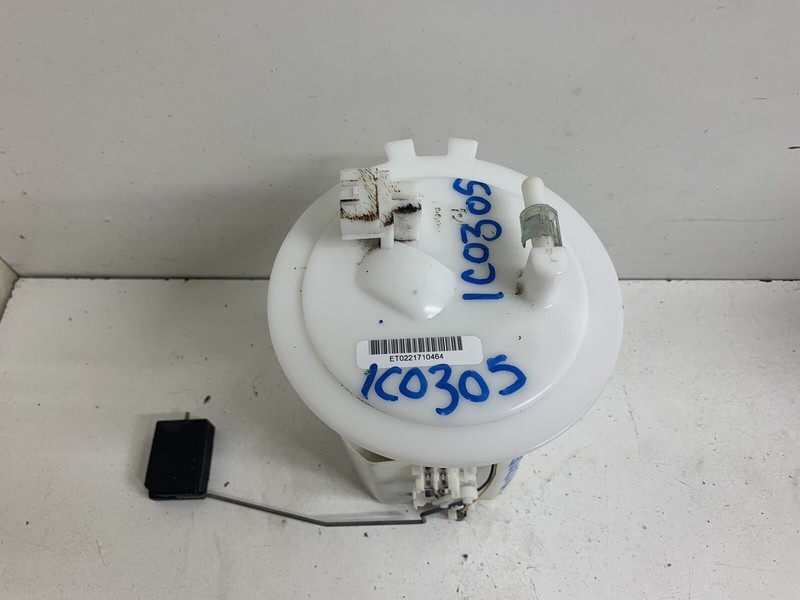2012 Nissan Sentra Fuel Pump w Sending Unit & Bracket Oem