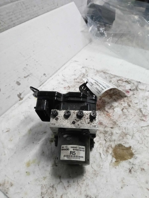 2012 Hyundai Tucson ABS Pump & Motor Assembly OEM 589202S400 88K Miles
