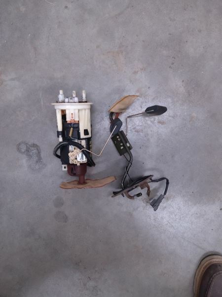 Fuel Pump Assembly 2.4L Fits 03-06 SANTA FE 252913