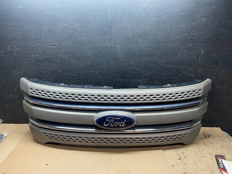 2011 to 2015 Ford Explorer Upper Front Grill Grille Oem W5954 DG