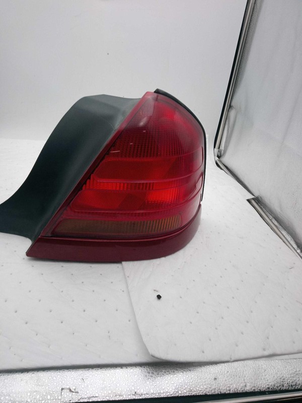 Used Right Lower Tail Light Assembly fits: 2003 Ford Crown victoria quarter pane