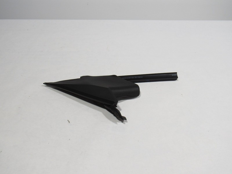 18-21 Aston Martin Vantage 2020 Right Door Molding Weatherstrip Trim Seal :Y