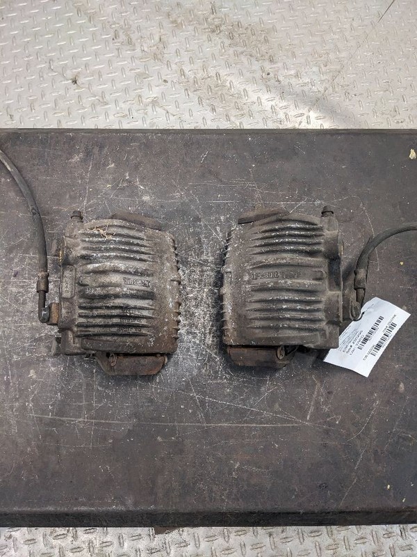 88-95 CHEVROLET CORVETTE C4 SET OF 2 FRONT LEFT & RIGHT BRAKE CALIPER OE 117