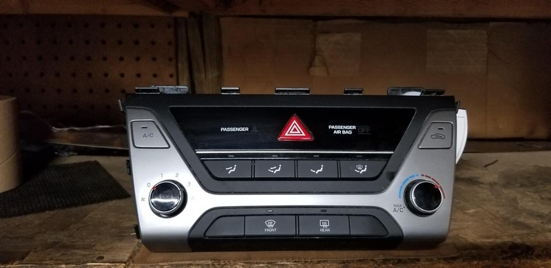 2018 HYUNDAI ELANTRA Heat AC Controller Sedan manual 97250F20624X OEM 18