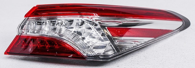 OEM Toyota Camry Right Passenger Side LED Tail Lamp 81550-06730 Tab Chip