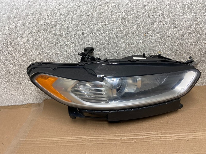 2013 to 2016 Ford Fusion Right Passenger Rh Side Headlight AB0975 DW