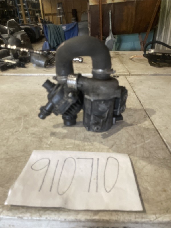 2004-2008 BMW 525i E63 E64Petrol Water coolant pump 7536655