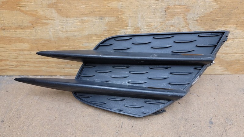 2018 2019 2020 Mercedes Benz A-Class 250 Front Bumper RH Lower Grille OEM