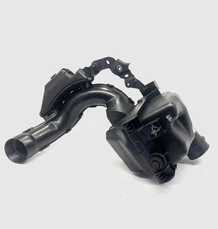 2017 Nissan Sentra Engine Air Intake Resonator Assembly OEM