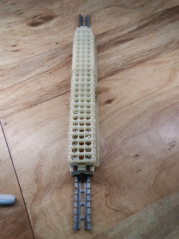 Square D Terminal Rail 1ft 3in W/25 Square D 9080 GR6 Series B Terminal Blocks