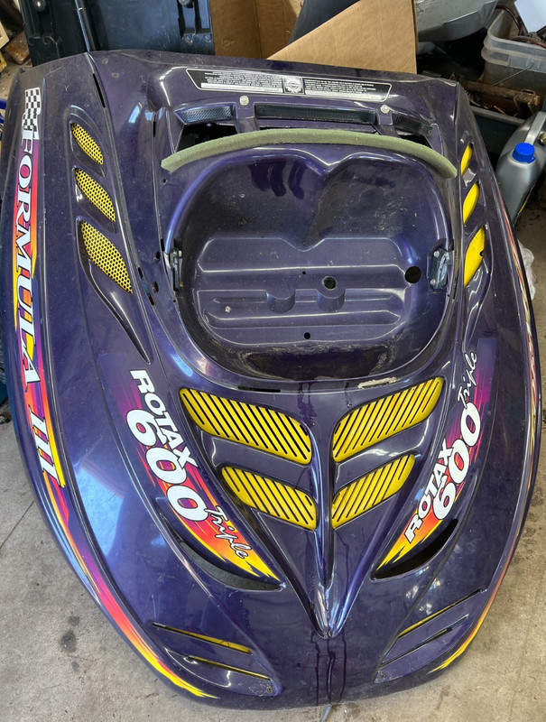 Ski-doo Formula III 600 hood $75 SHIPS TO WI, IA, MN, IL, ND, & SD ONLY