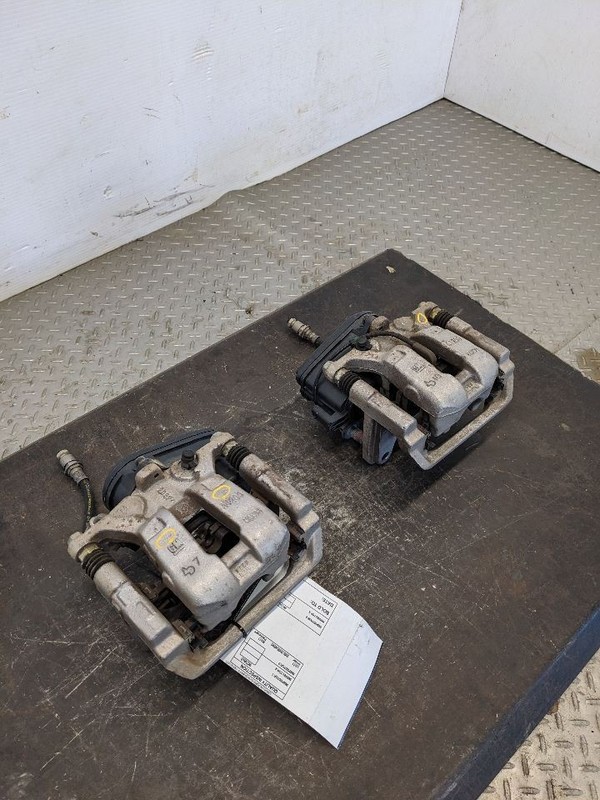 Driver Left Pass Right Caliper Rear Fits 19-25 SIERRA 1500 PICKUP 1184371