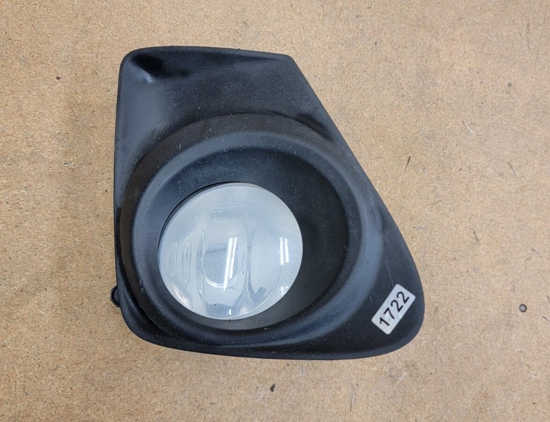2011-2013 Toyota Corolla Front Right Side Fog Lamp Light Cover Bezel W/Light OEM