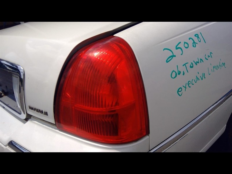 Passenger Tail Light Quarter Panel Mounted Fits 03-11 LINCOLN & TOWN CAR 1634774