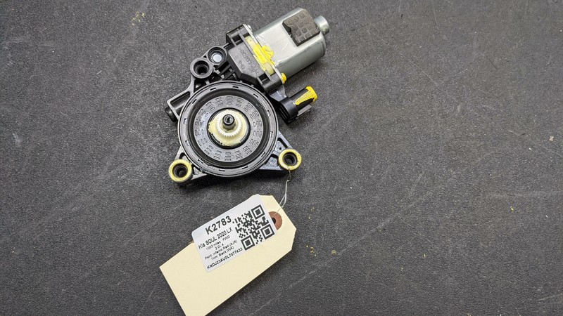 Left Driver Front Glass Window Regulator Motor 82450-K0000 2020 Kia Soul 2021