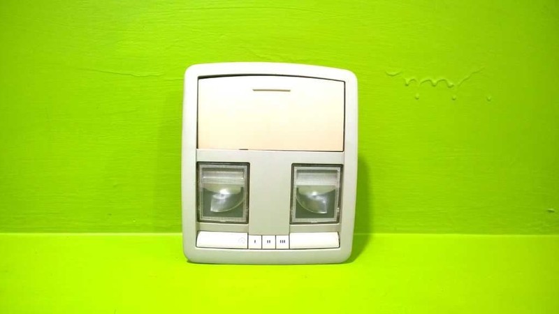 05 06 07 CHRYSLER 300 OVERHEAD CONSOLE W/GARAGE OPENER OEM 3940-4